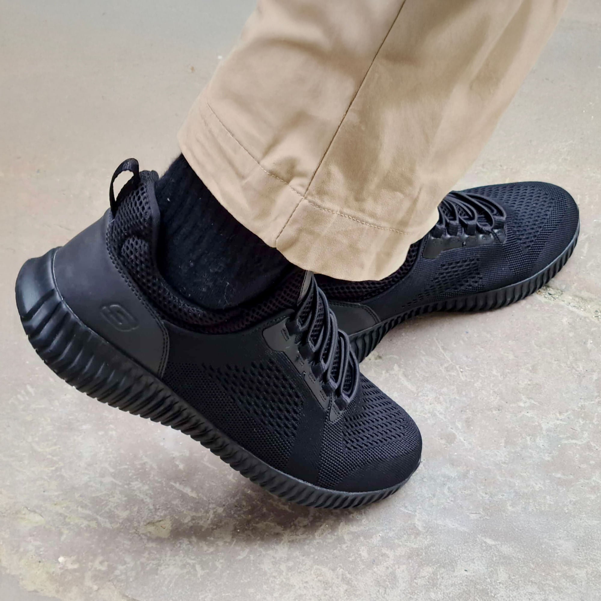 ZAPATILLA ANTIDESLIZANTE HOMBRE SKECHERS 77188-BLK - CESSNOCK SR