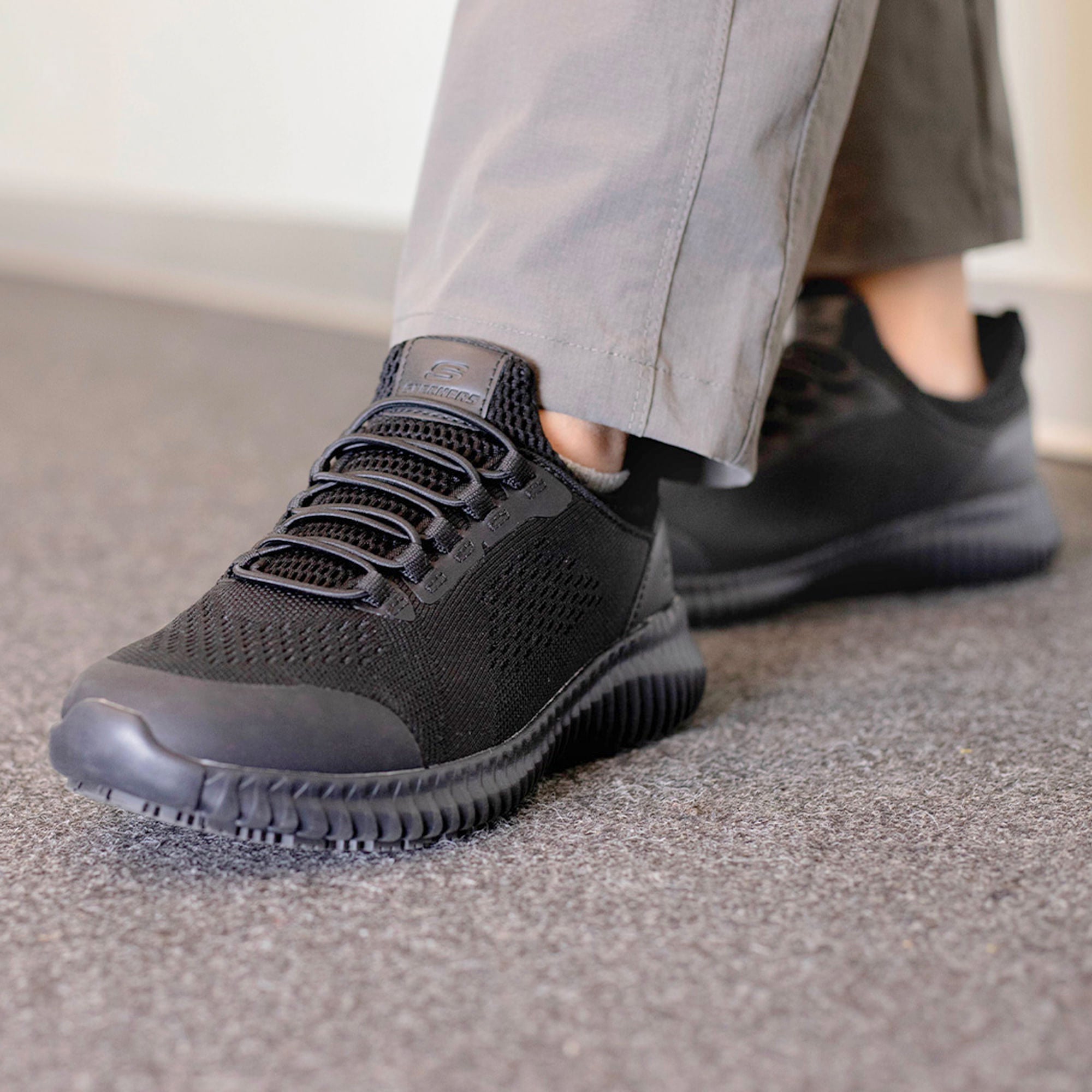 ZAPATILLA ANTIDESLIZANTE MUJER SKECHERS 77260-BLK -  CESSNOCK SR