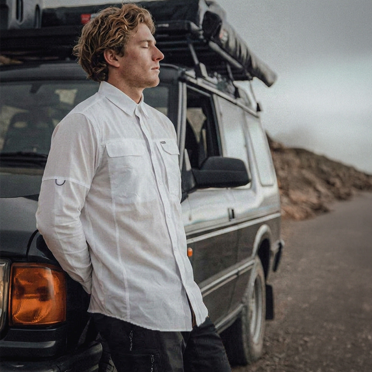 Pack Outdoor Esencial 1 (Pantalón Nahuel Verde Olivo y camisa Antakari Blanca)